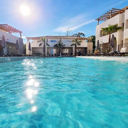 Marine De Bravone T2 Terrasse Front De Mer - Plage Pieds Dans L'Eau - Clim - Piscine - Wifi Linguizzetta Exterior foto