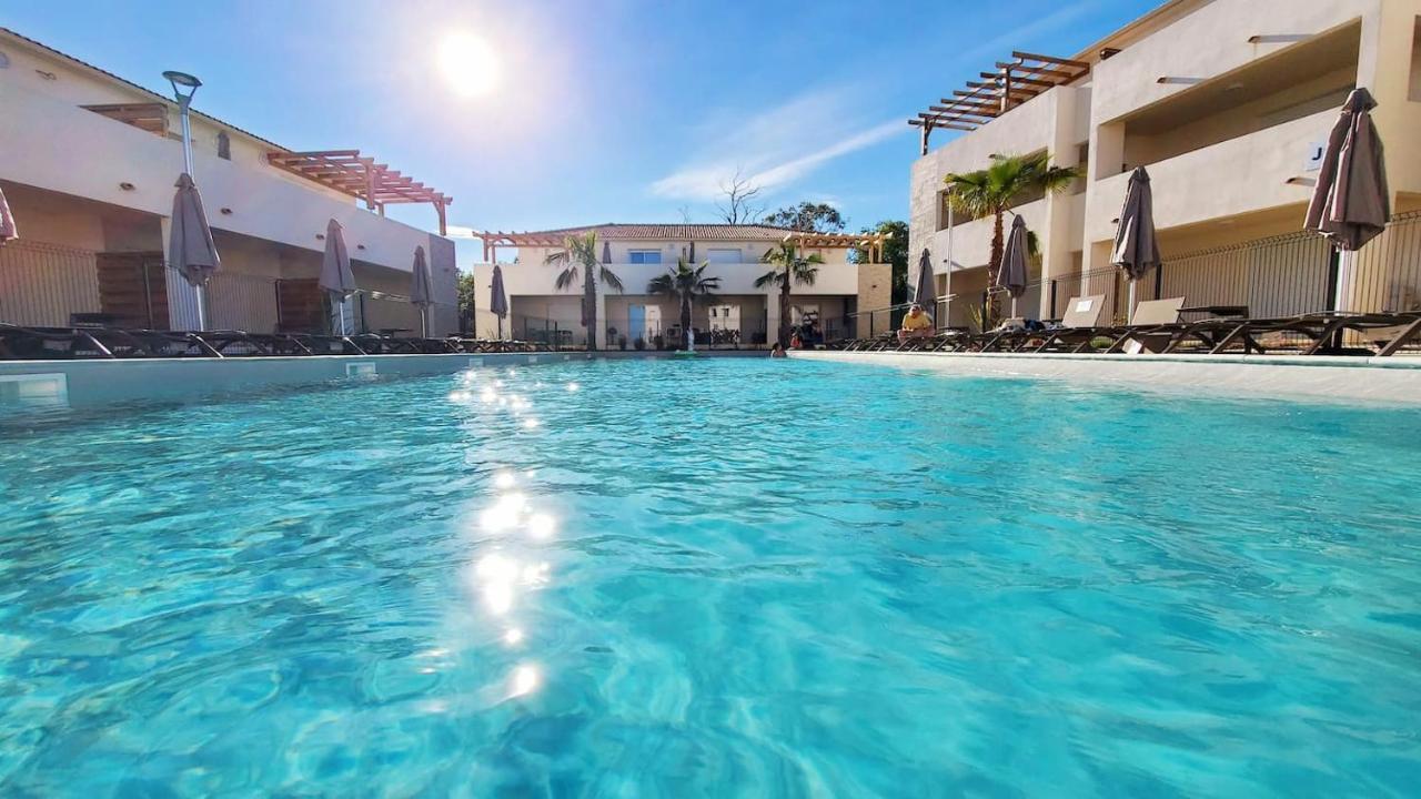 Marine De Bravone T2 Terrasse Front De Mer - Plage Pieds Dans L'Eau - Clim - Piscine - Wifi Linguizzetta Exterior foto